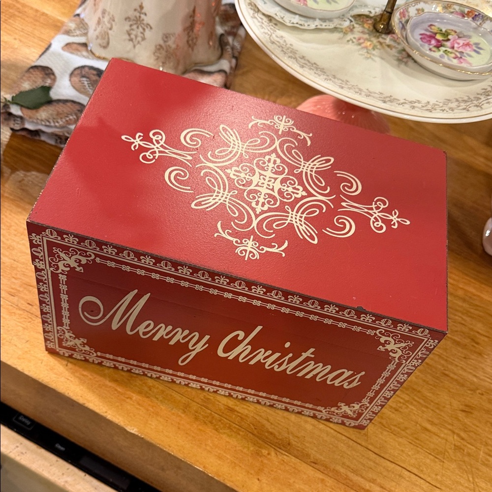 Vintage Festive Red Merry Christmas Box - Picture 2 of 13